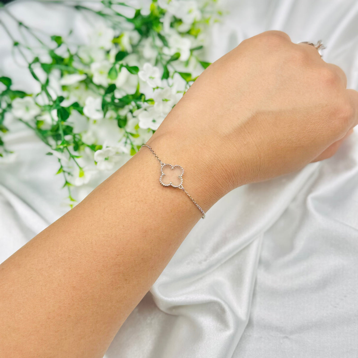 Vancleef Glass Clover Sterling Silver Bracelet WBV03