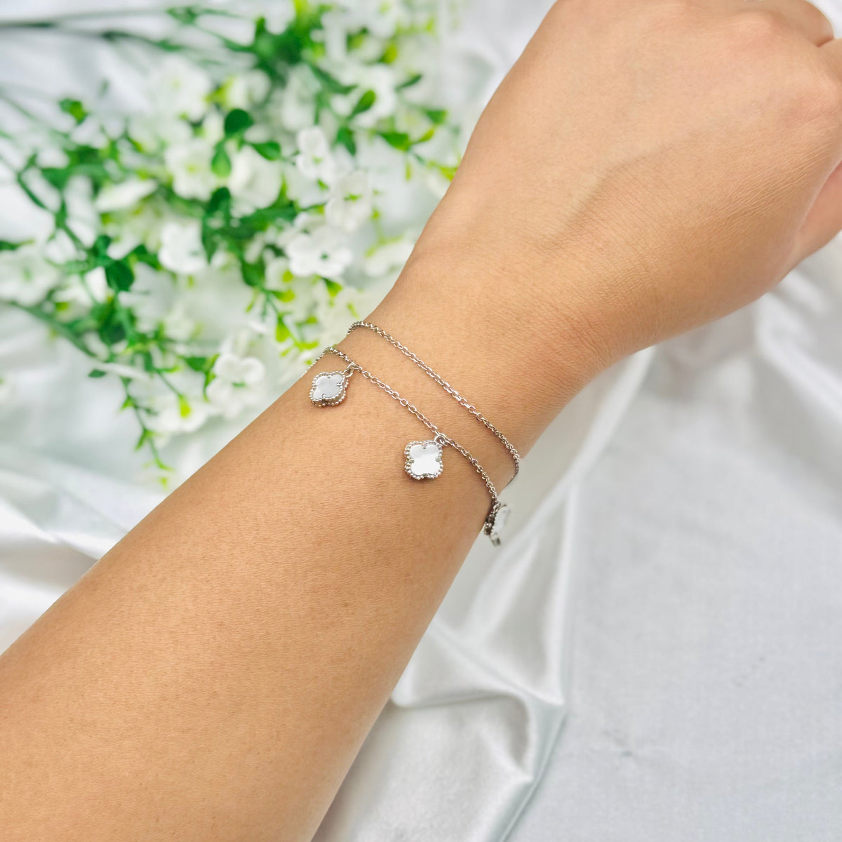 VC White 5-Kleeblatt-Armband in Silber, Modell WBV11