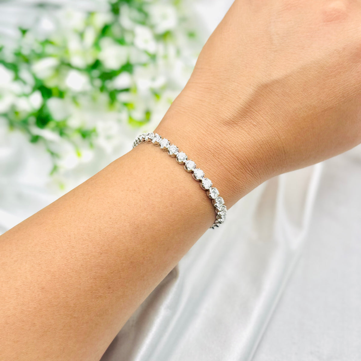 WBT13 Women Round Tennis Bracelet In 925 Silver