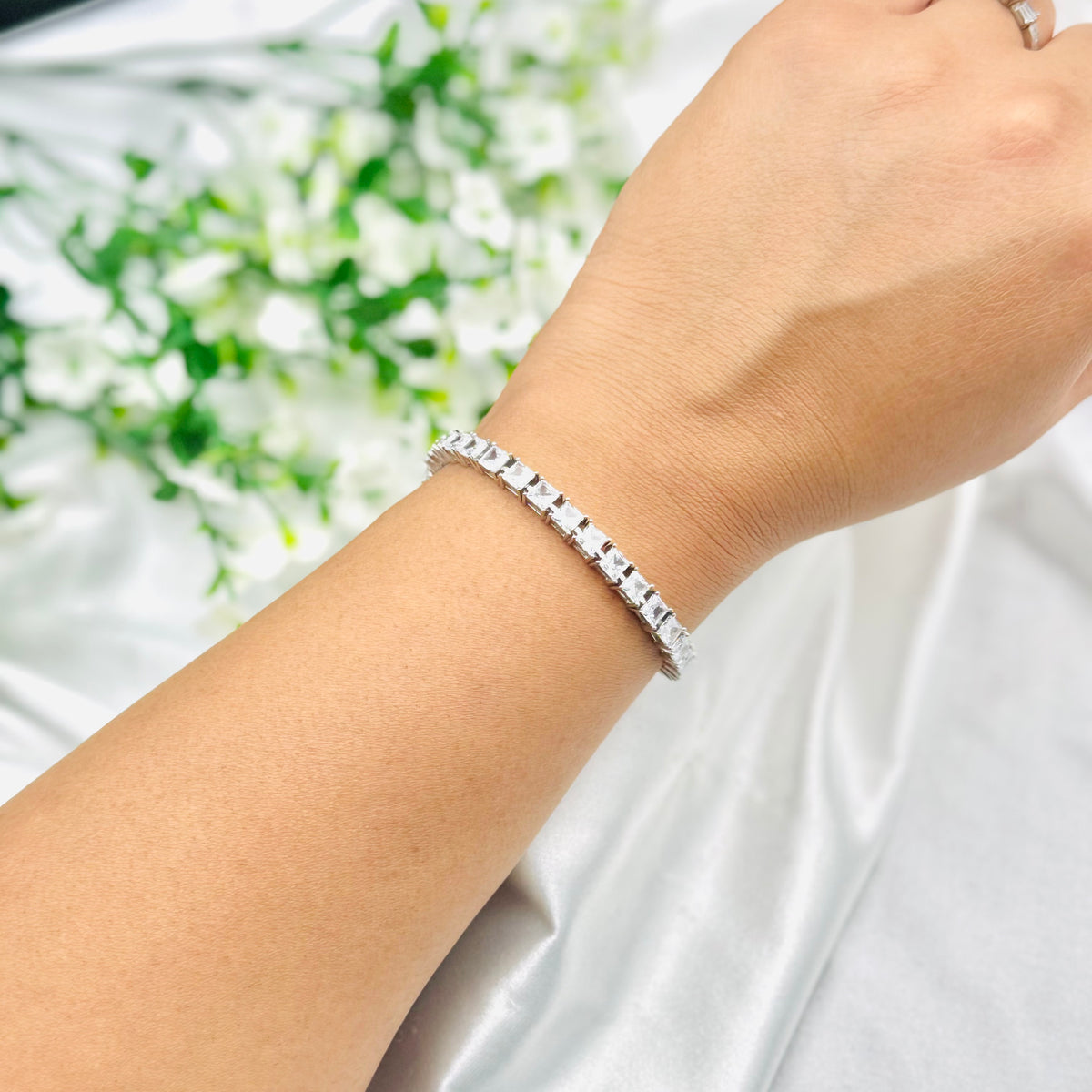 Quadratisches Tennisarmband mit Moissaniten aus 925er Sterlingsilber WBT23