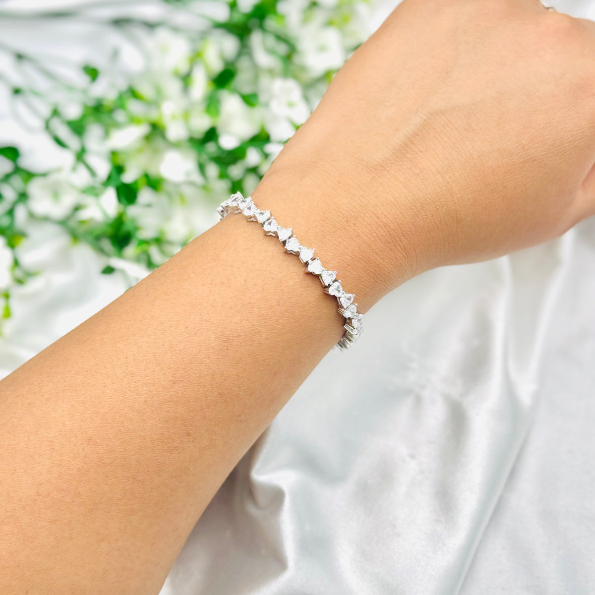 Women Silver Hearts style Tennis Bracelet In 925 Silver WBT34
