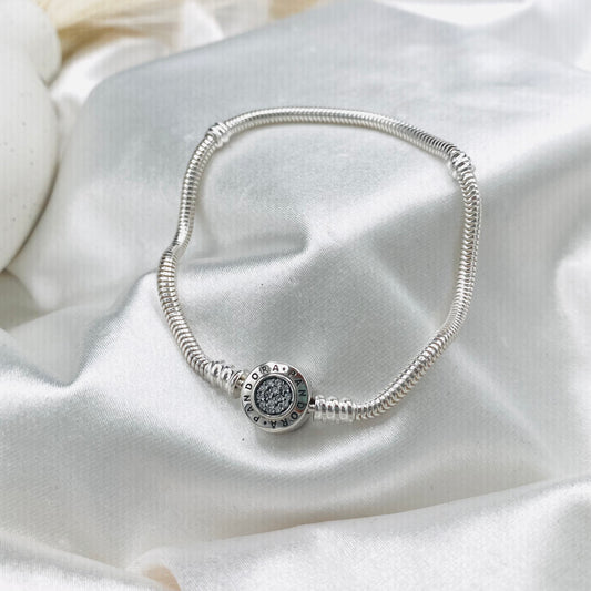 Pandora Moments Clasp 925 Sterling Silver Bracelet PDB03