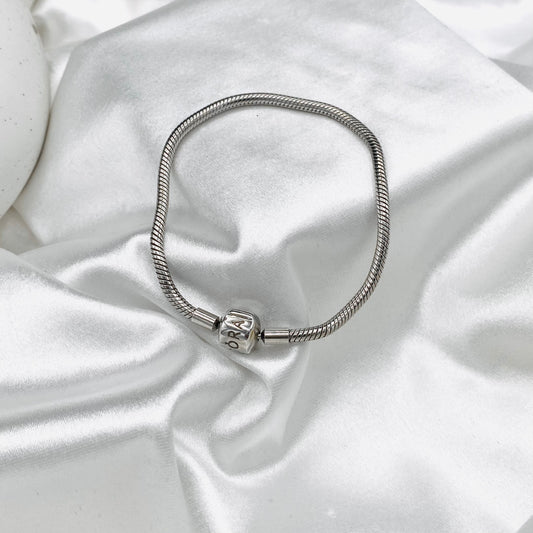 Pandora Moments Barrel Clasp Snake Chain 925 Sterling Silver Bracelet PDB09