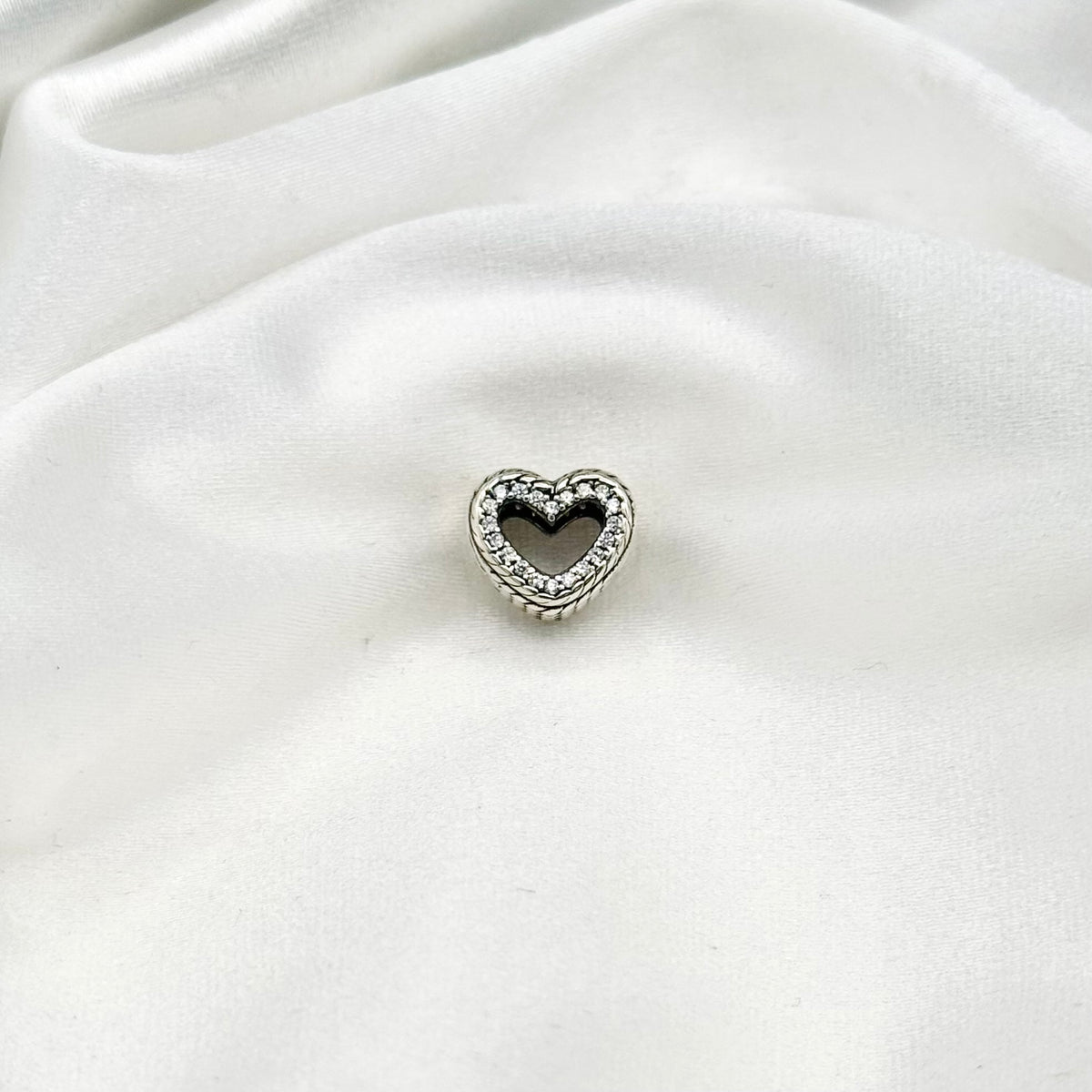 Pandora Petite Memories Captured Heart Charm in Sterling Silver PDC157