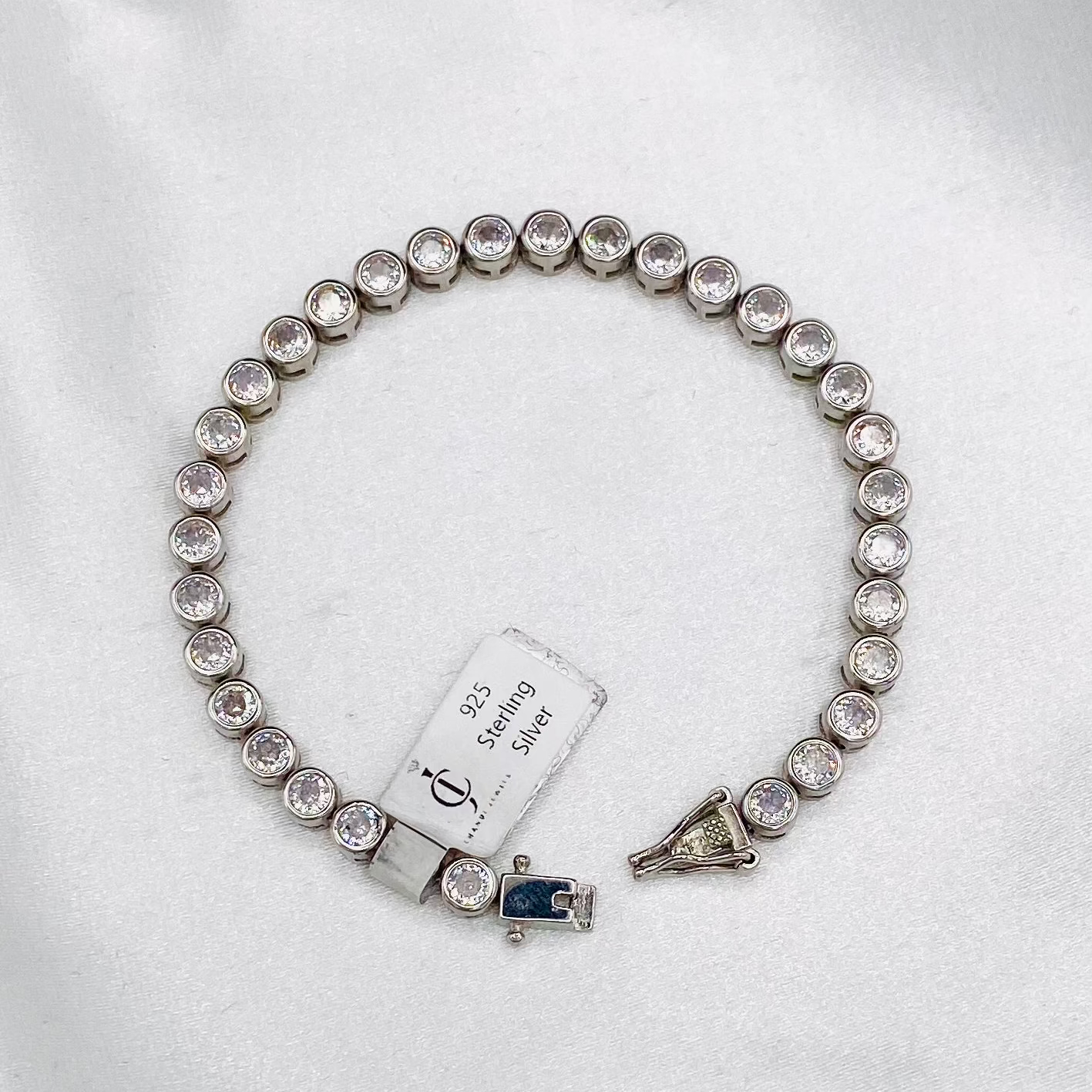 WBT01 Women Tennis Bracelet With American Diamonds Sterling Silver In Canada