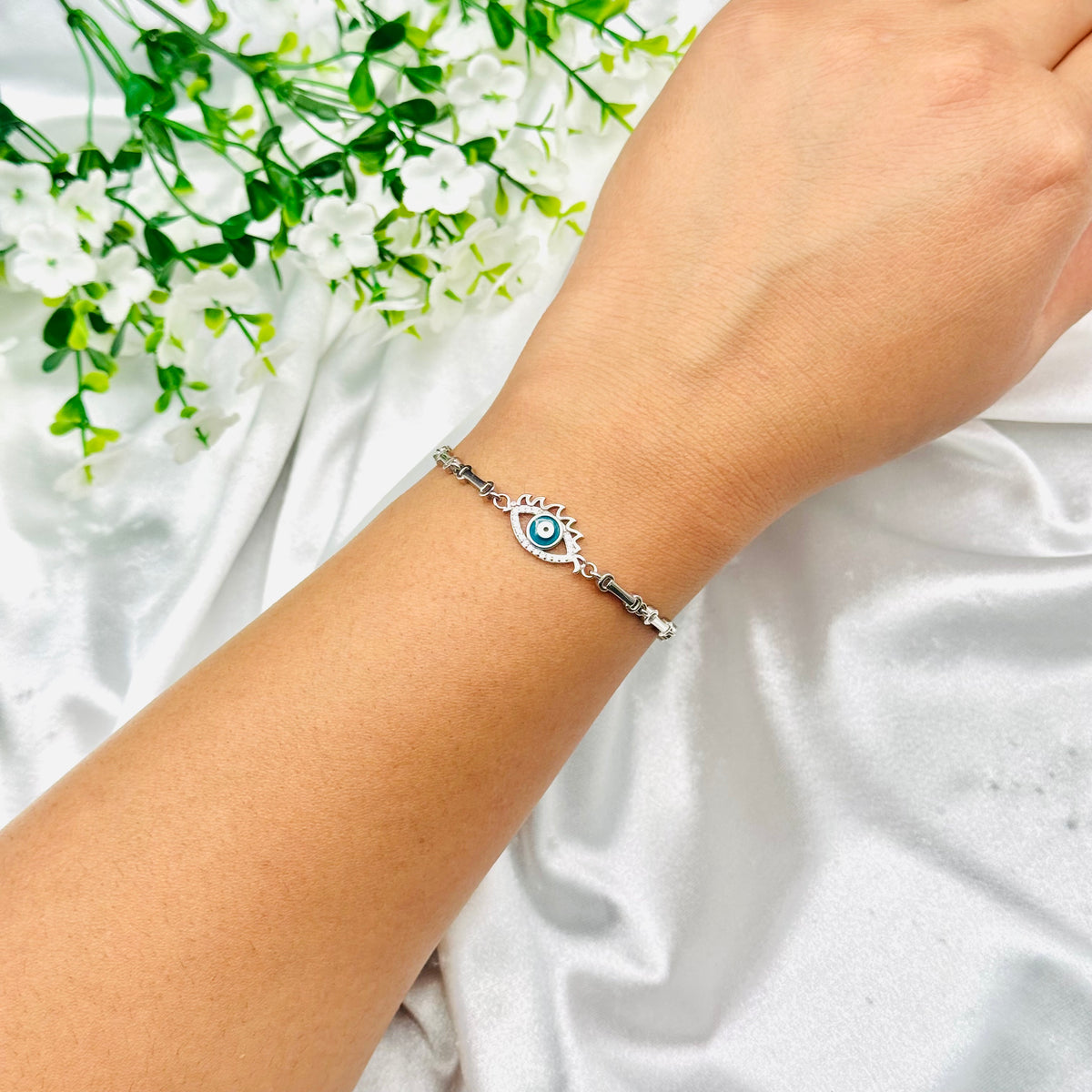 Originales, größenverstellbares Nazar-Armband in Smaragdgrün aus Sterlingsilber mit Rhodium-Finish WBE03