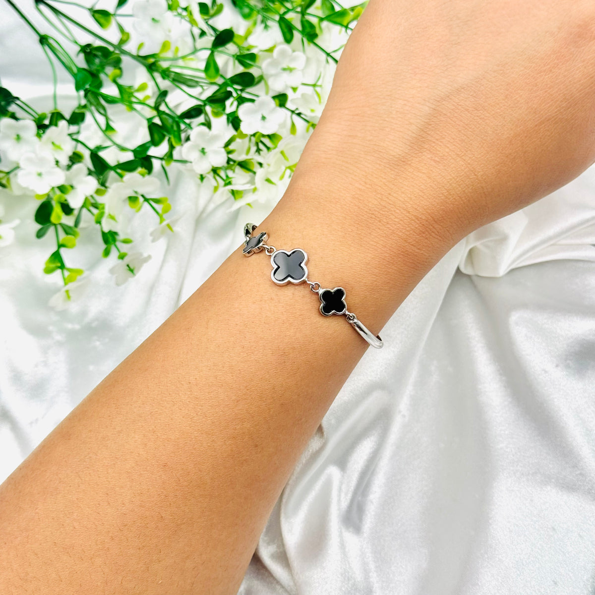 Vancleef 3 Clover Bangle Silver Bracelet WBV17