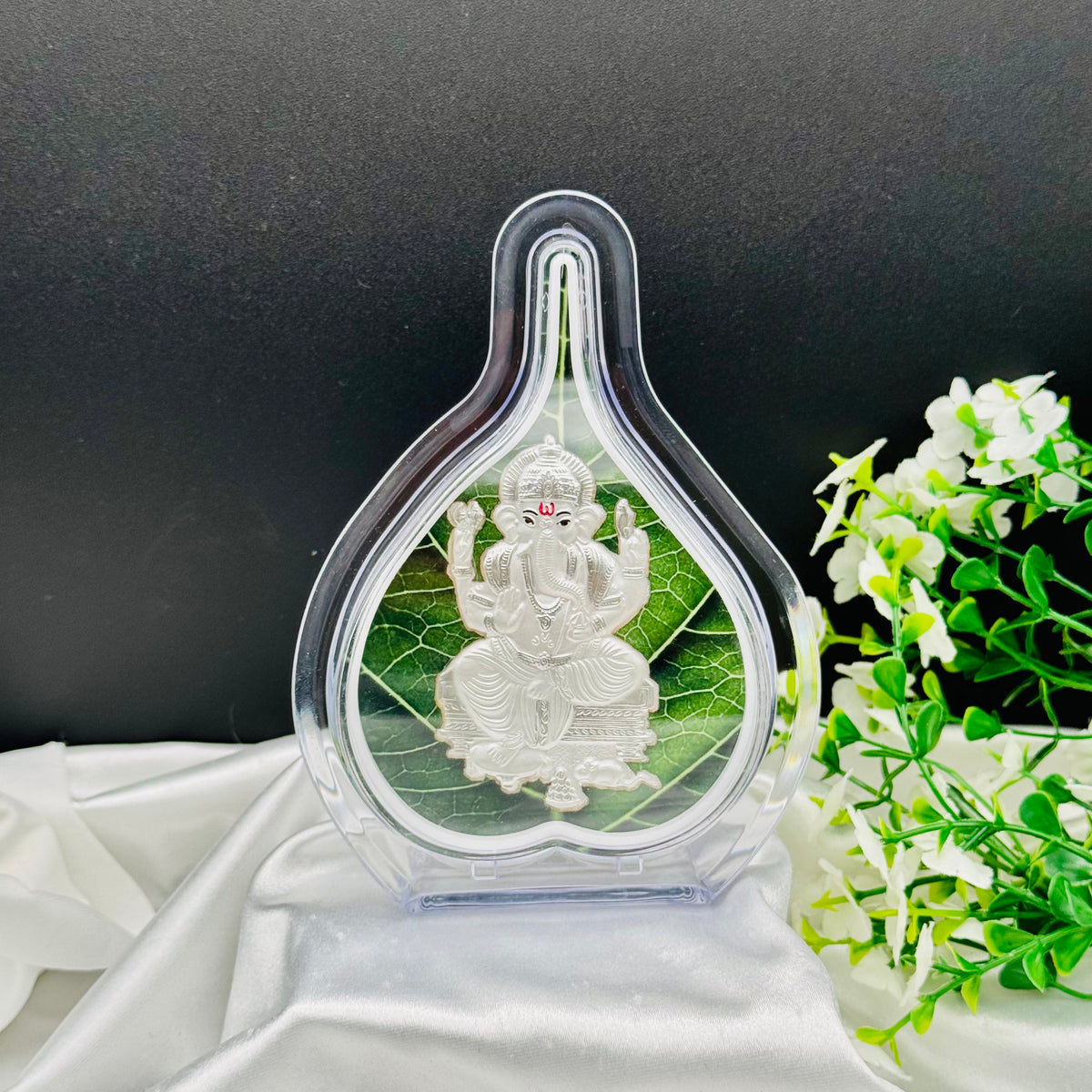 Ganesh Ji Leaf Frame in 999 Silver PSF09