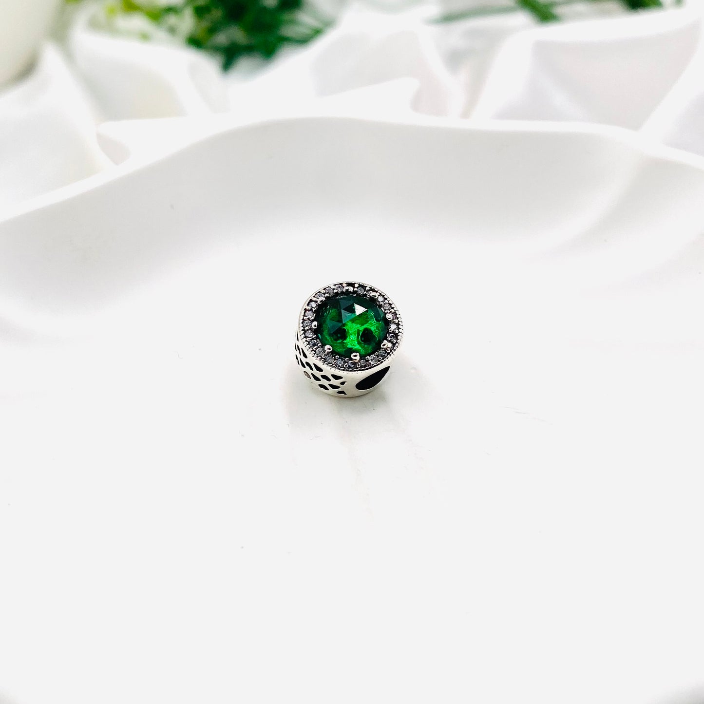 Pandora Radiant hearts with green crystal and clear American Diamond 925 Sterling Silver Charm PDC122