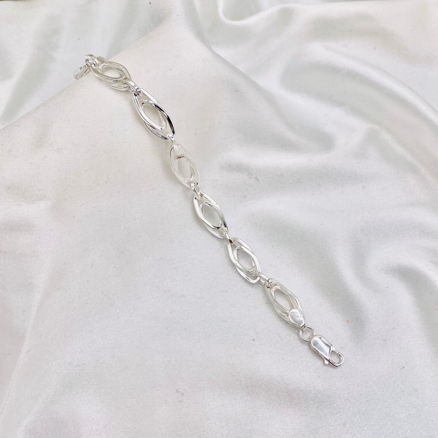 Mens Oval Loop Silver Bracelet MBP02