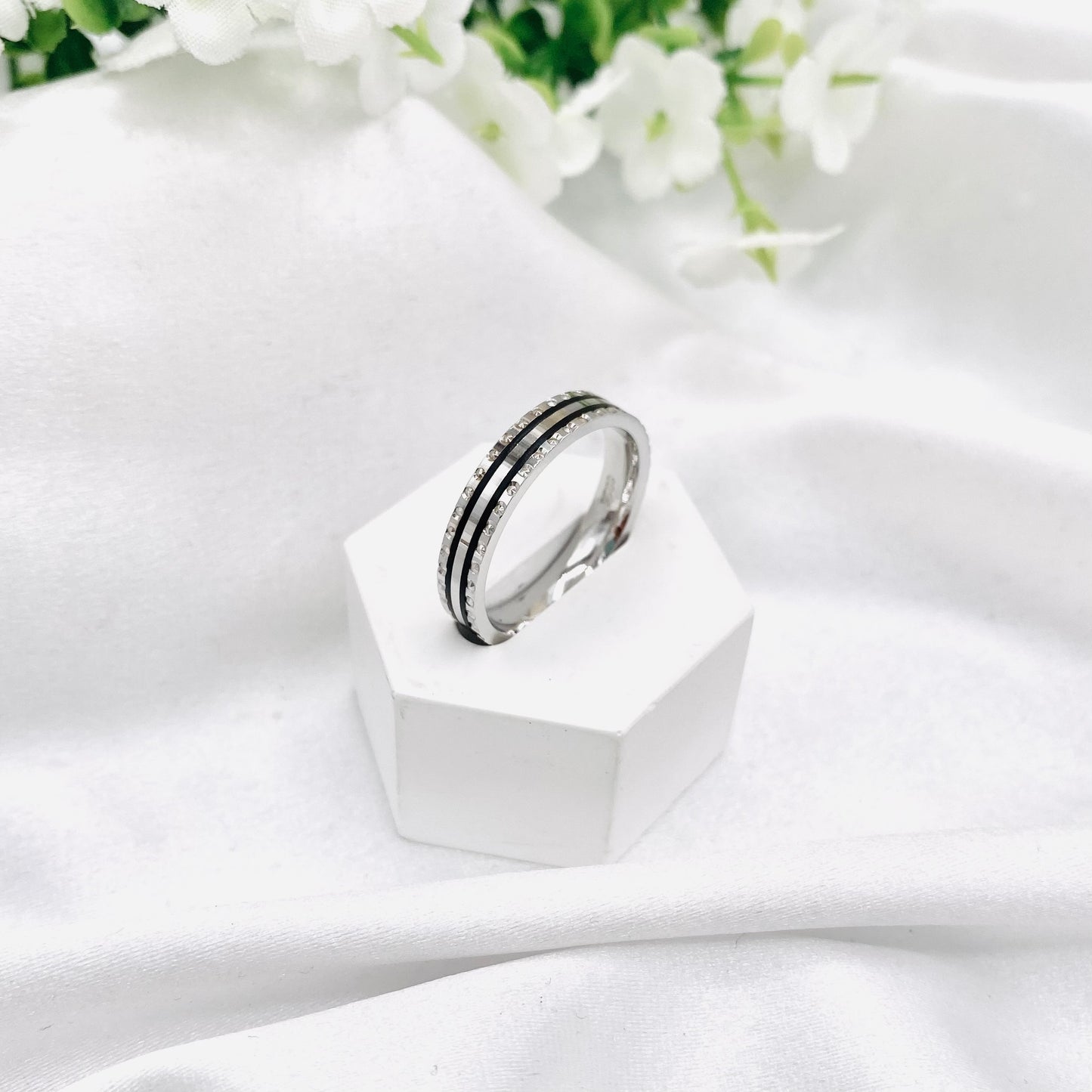 Unisex Black Enamel Bands In Sterling Silver URS32