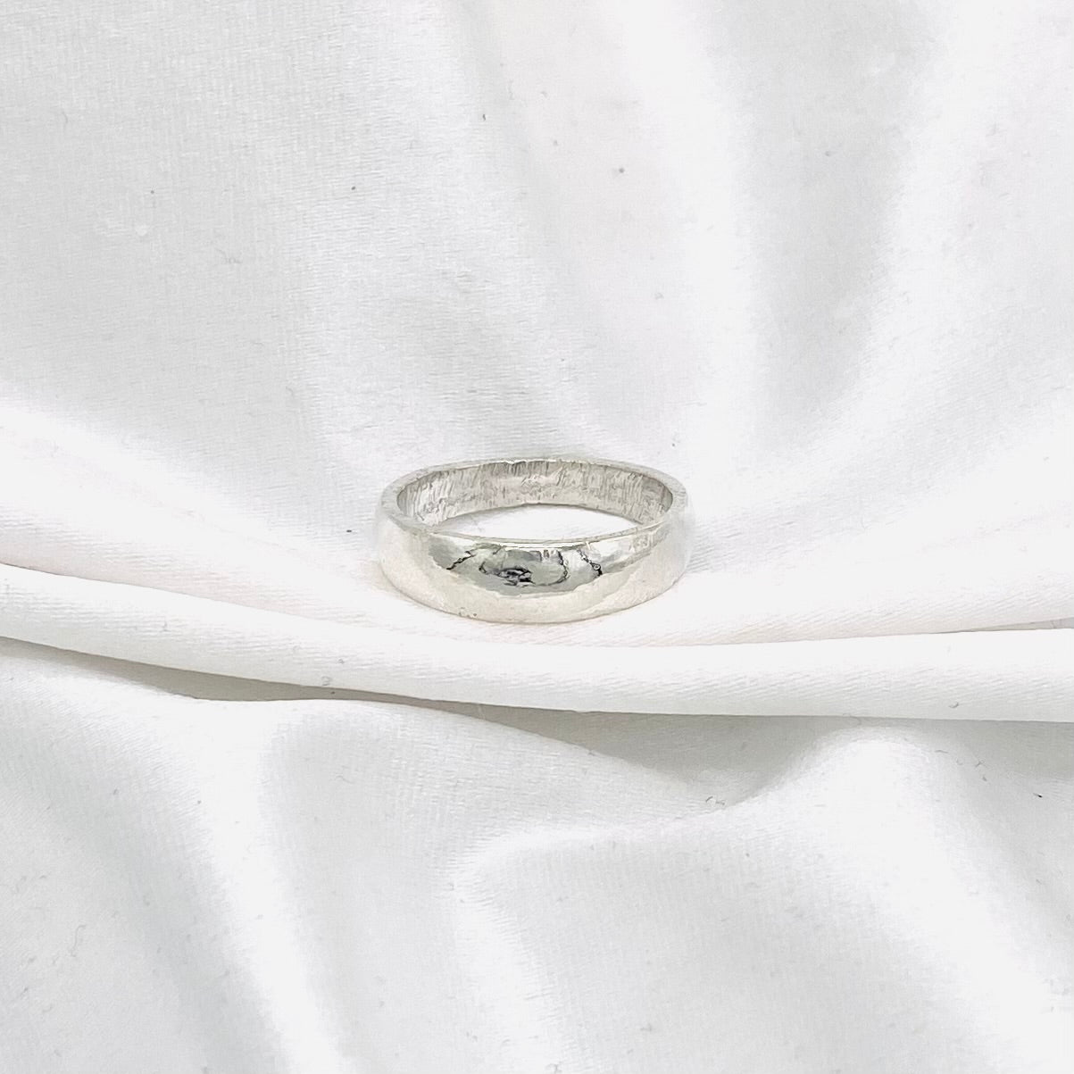 Unisex 100% Plain bands In Sterling Silver URS43