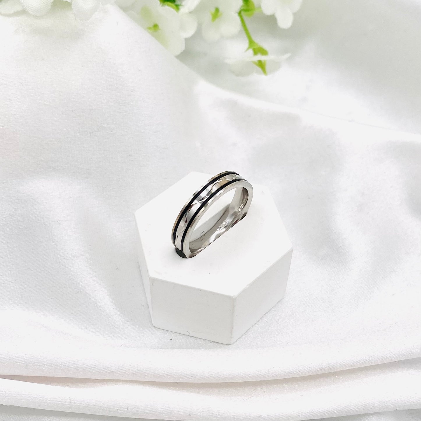 Unisex Black Enamel Silver Ring URS06