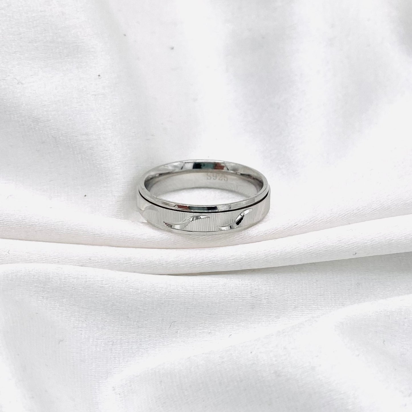 Unisex Spinner/Anxiety Relief Bands In Sterling Silver URS42