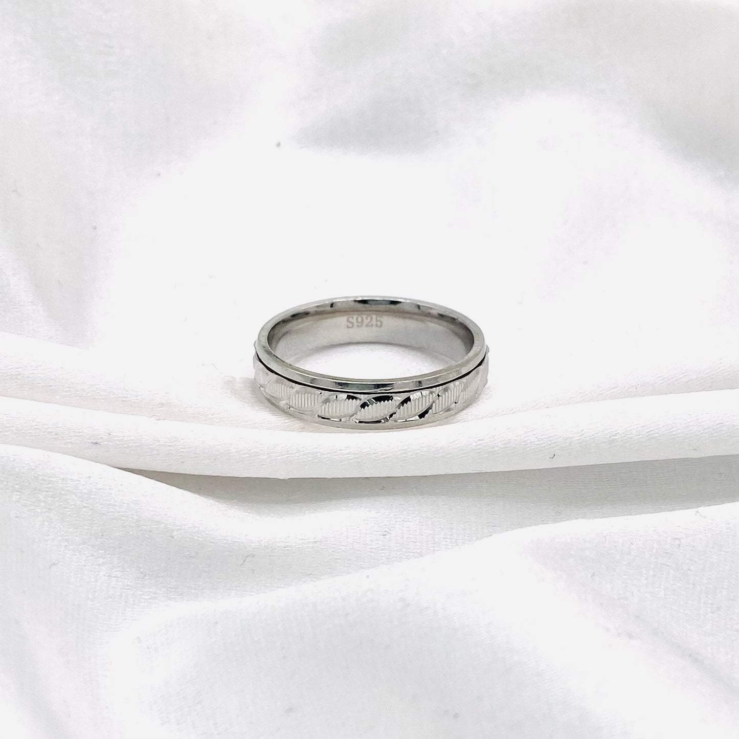 Unisex Spinner/stress relief Bands In Sterling Silver URS49