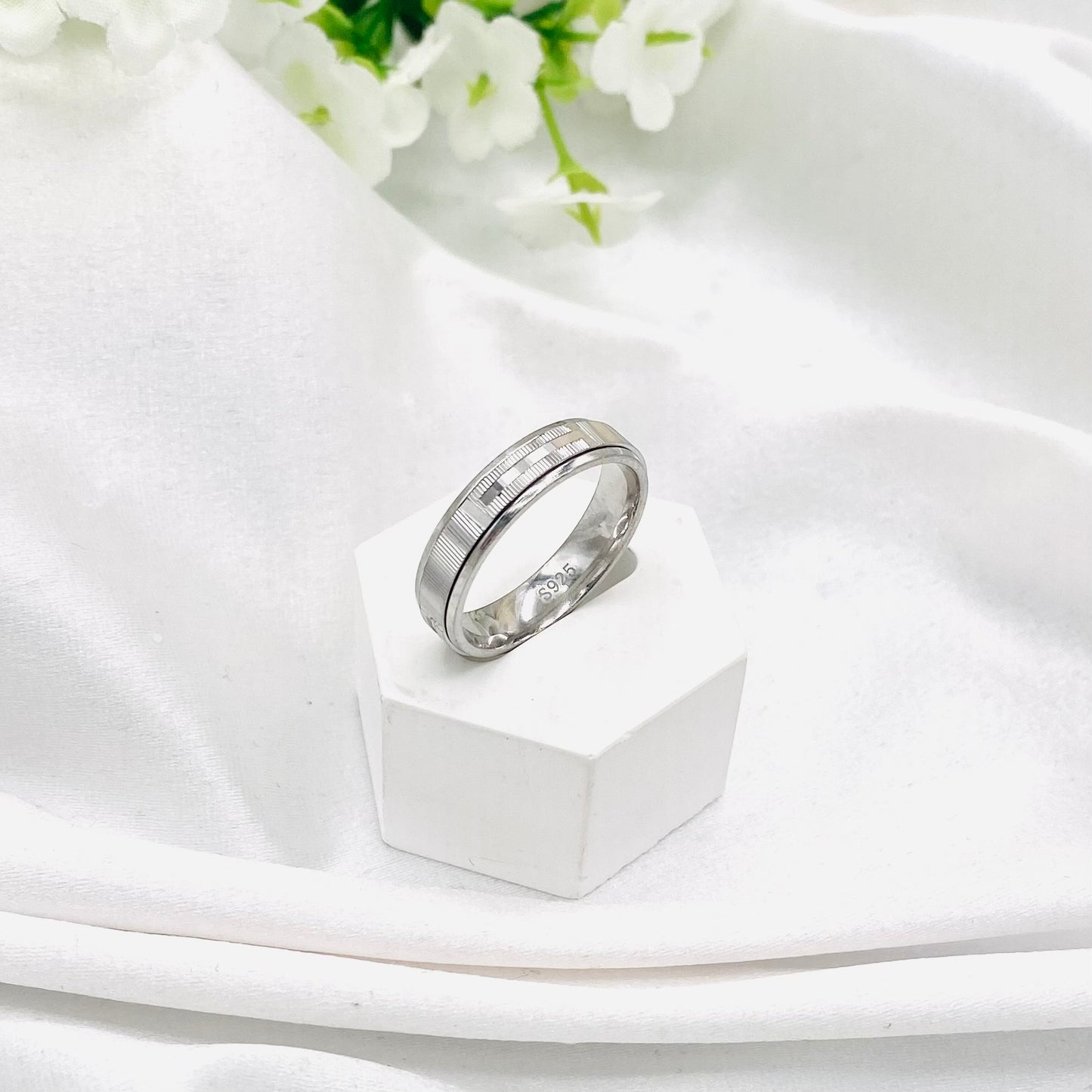 Unisex Spinner/stress relief Bands In Sterling Silver URS48