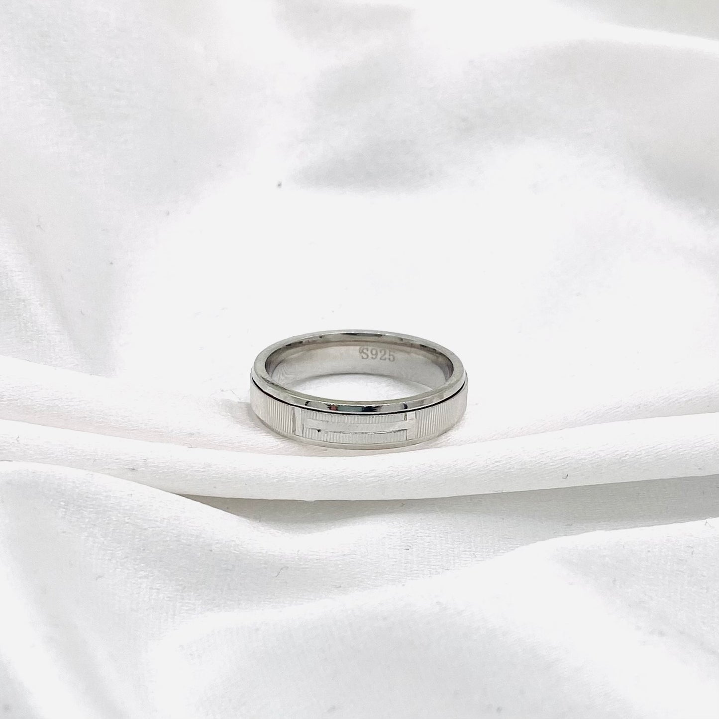 Unisex Spinner/stress relief Bands In Sterling Silver URS48