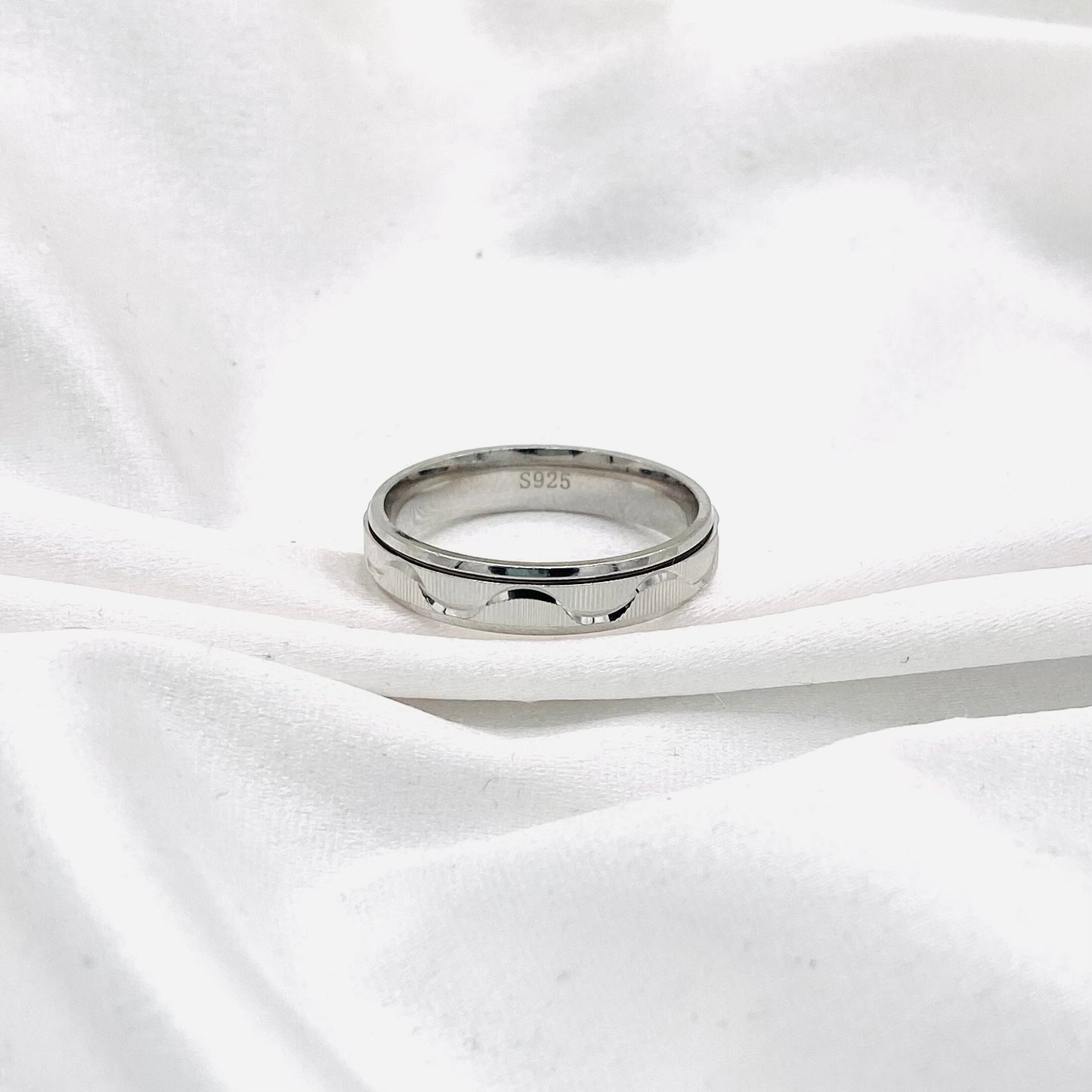 Unisex Spinner/stress relief Bands In Sterling Silver URS45