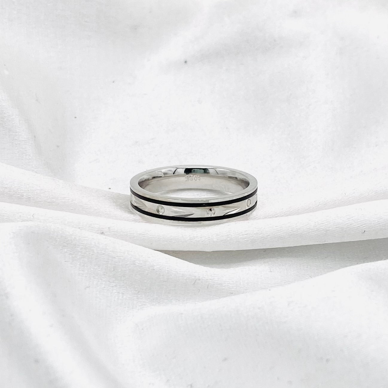 Unisex Black Enamel Bands In Sterling Silver URS51