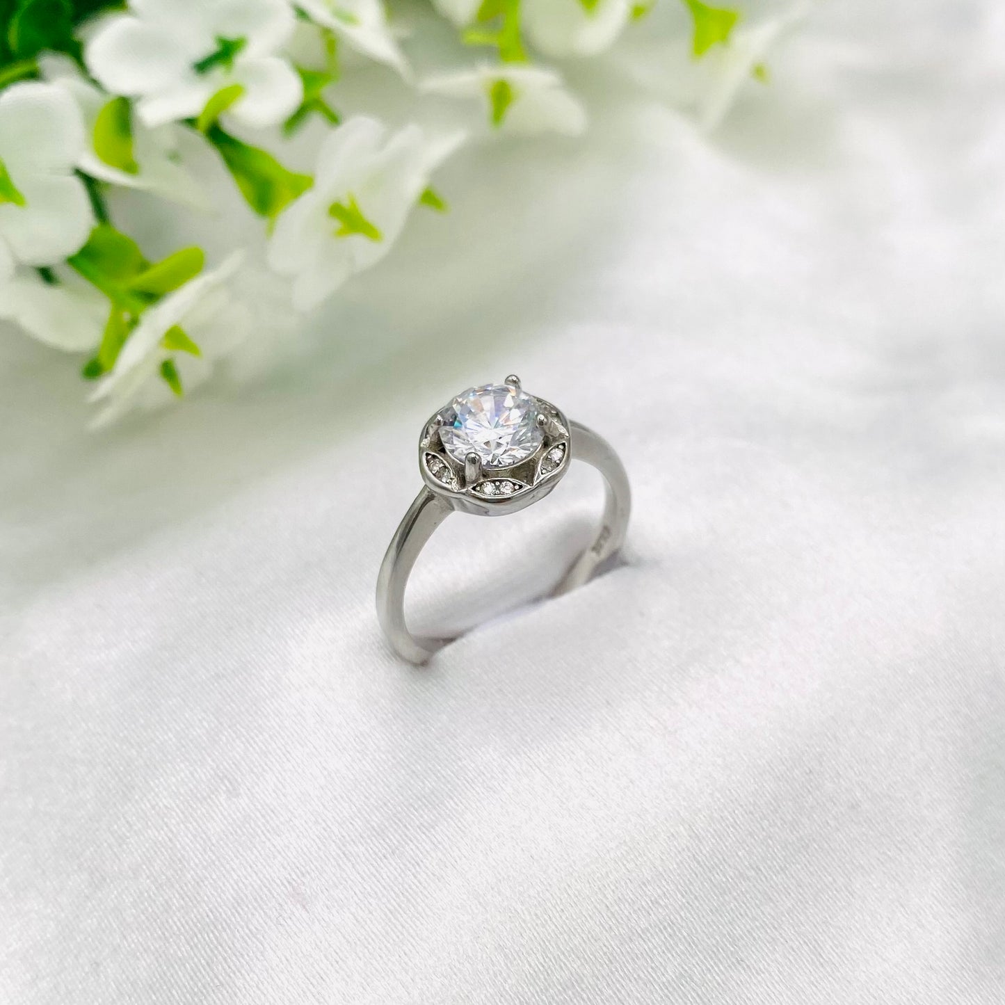 Women Silver Round Cut Ring WRI02