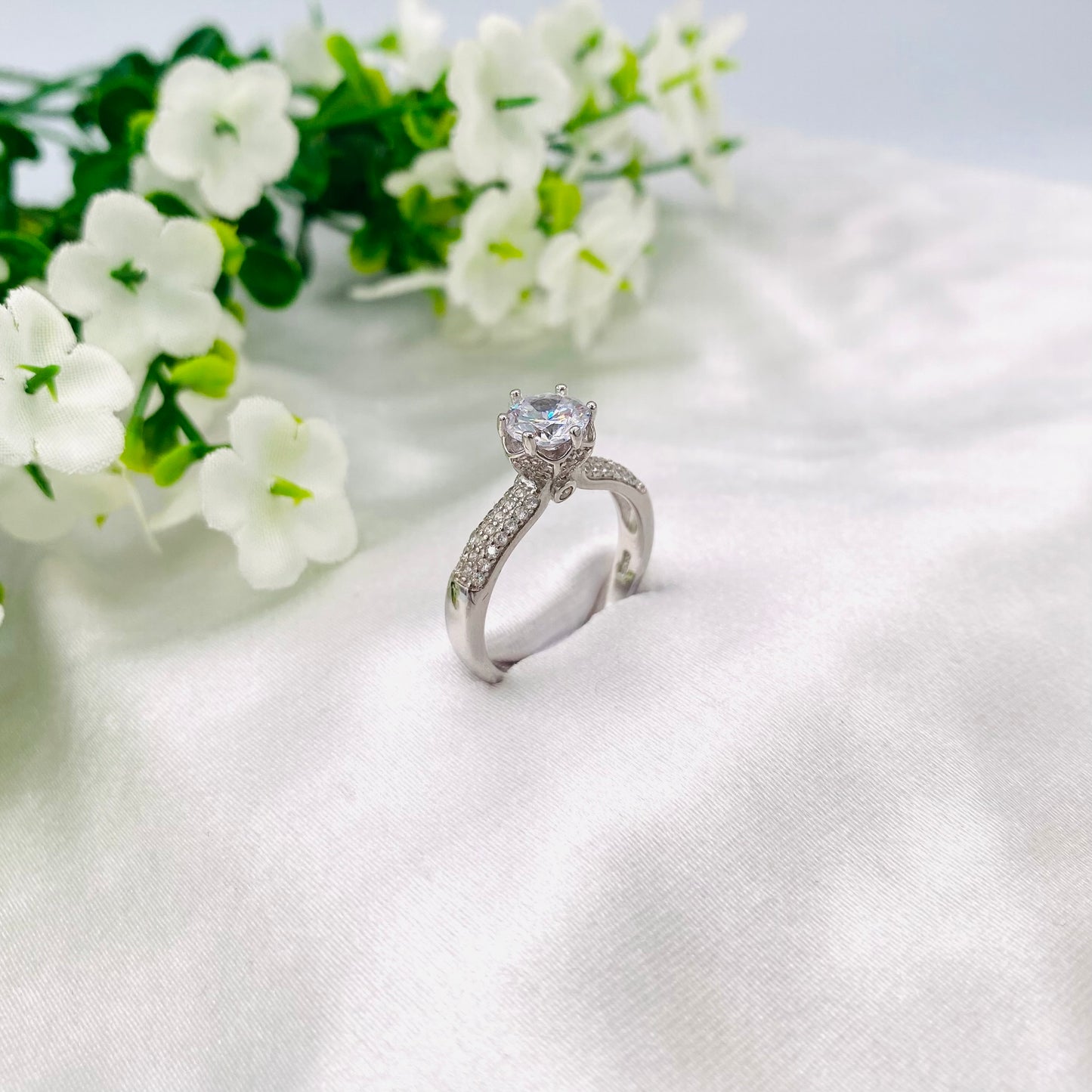 Women Silver Round cut Ring WRI04