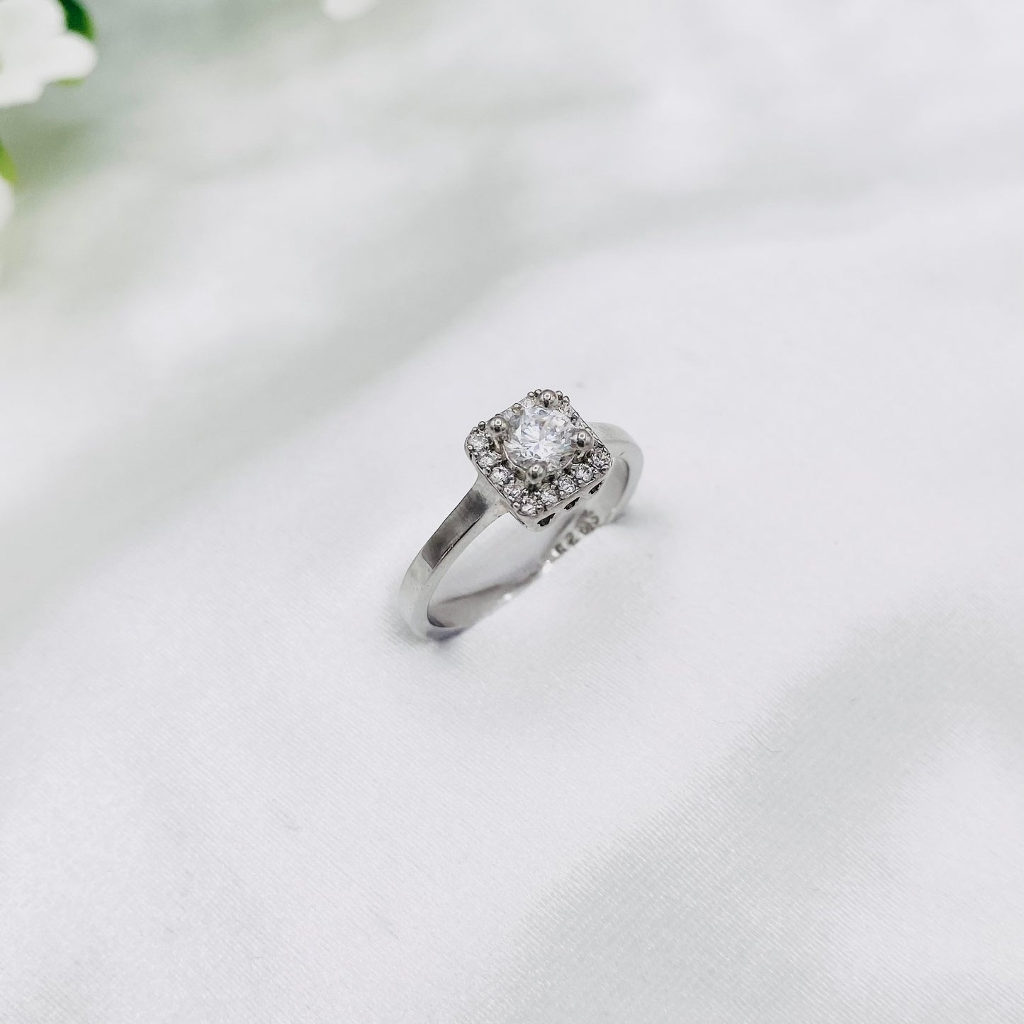 Women Silver Ring WRI08