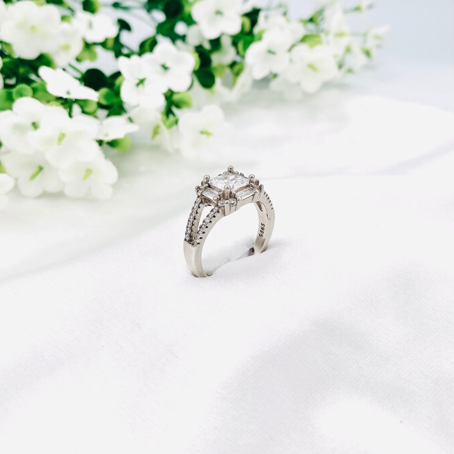 Women Silver Ring WRI09