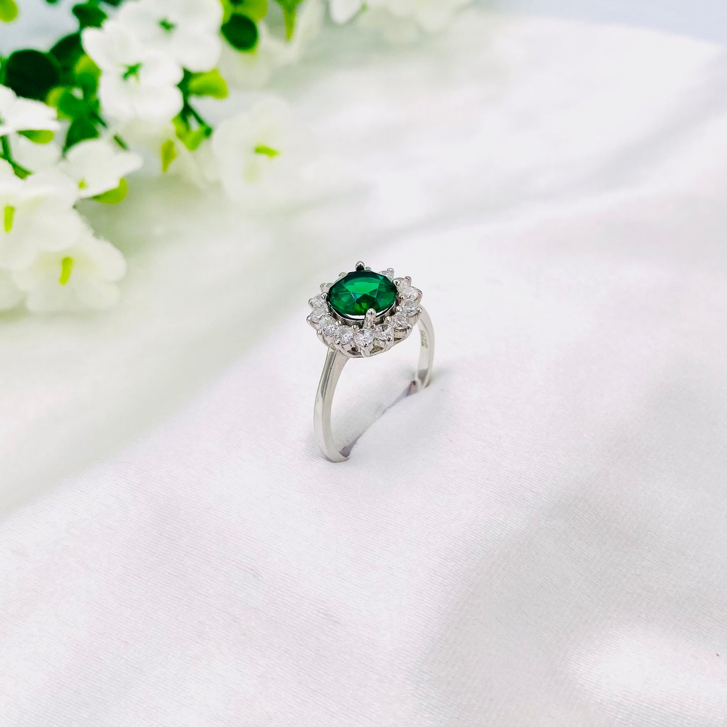 Women Round Emerald Silver Ring WRI10