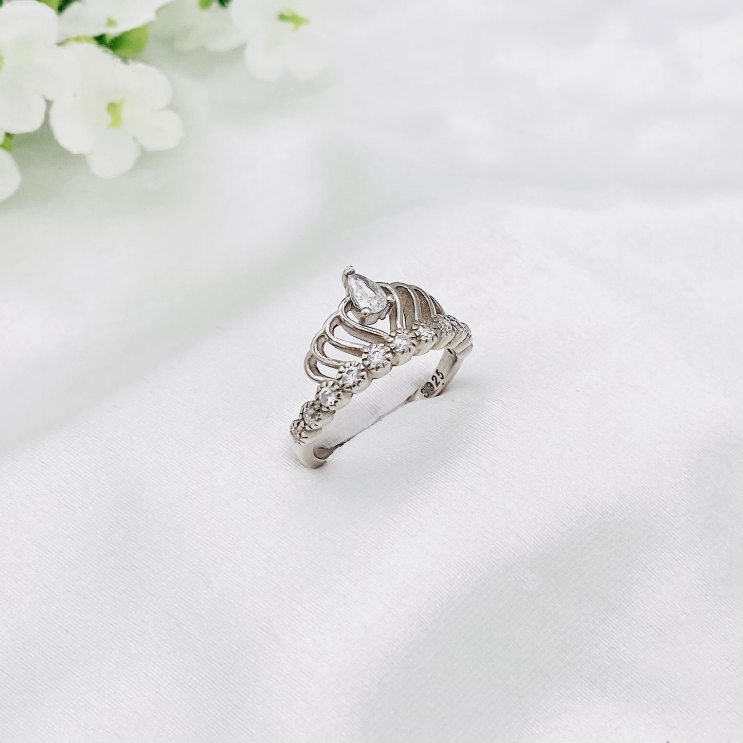 Women Silver Queen Ring WRI12