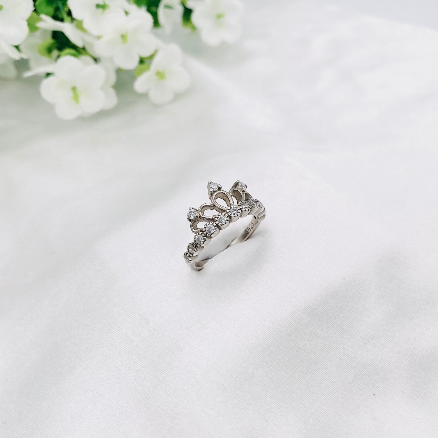 Women Silver Queen Ring WRI13