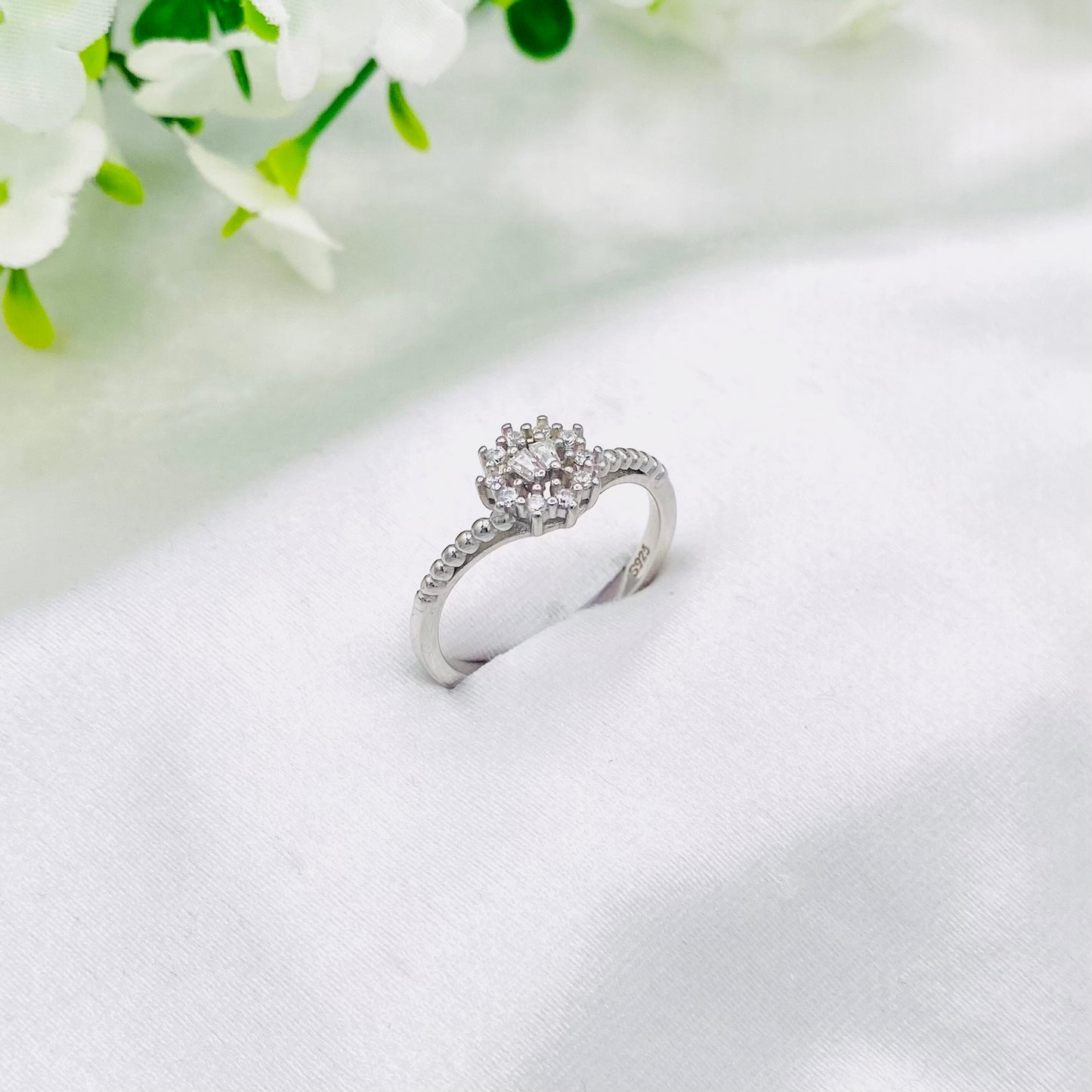 Women Silver Ring WRI16