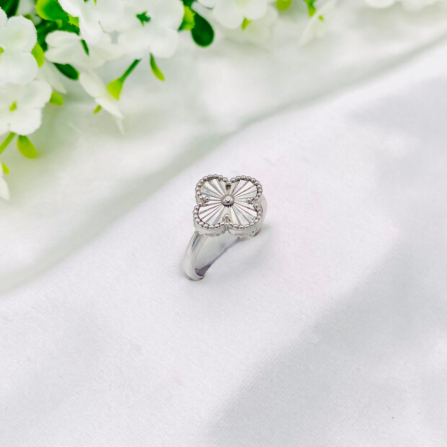 Women Silver Clover Ring WRI20