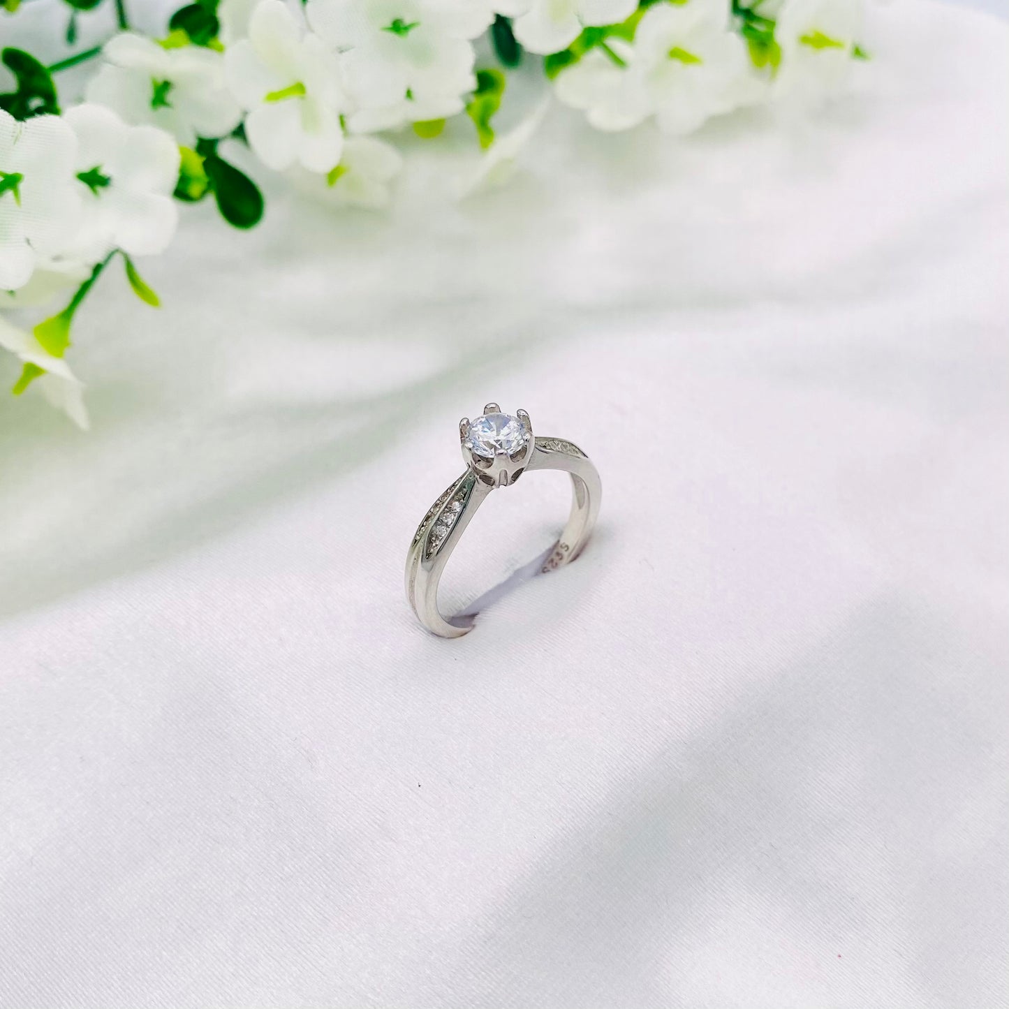 Women Round Solitaire Silver Ring WRI26