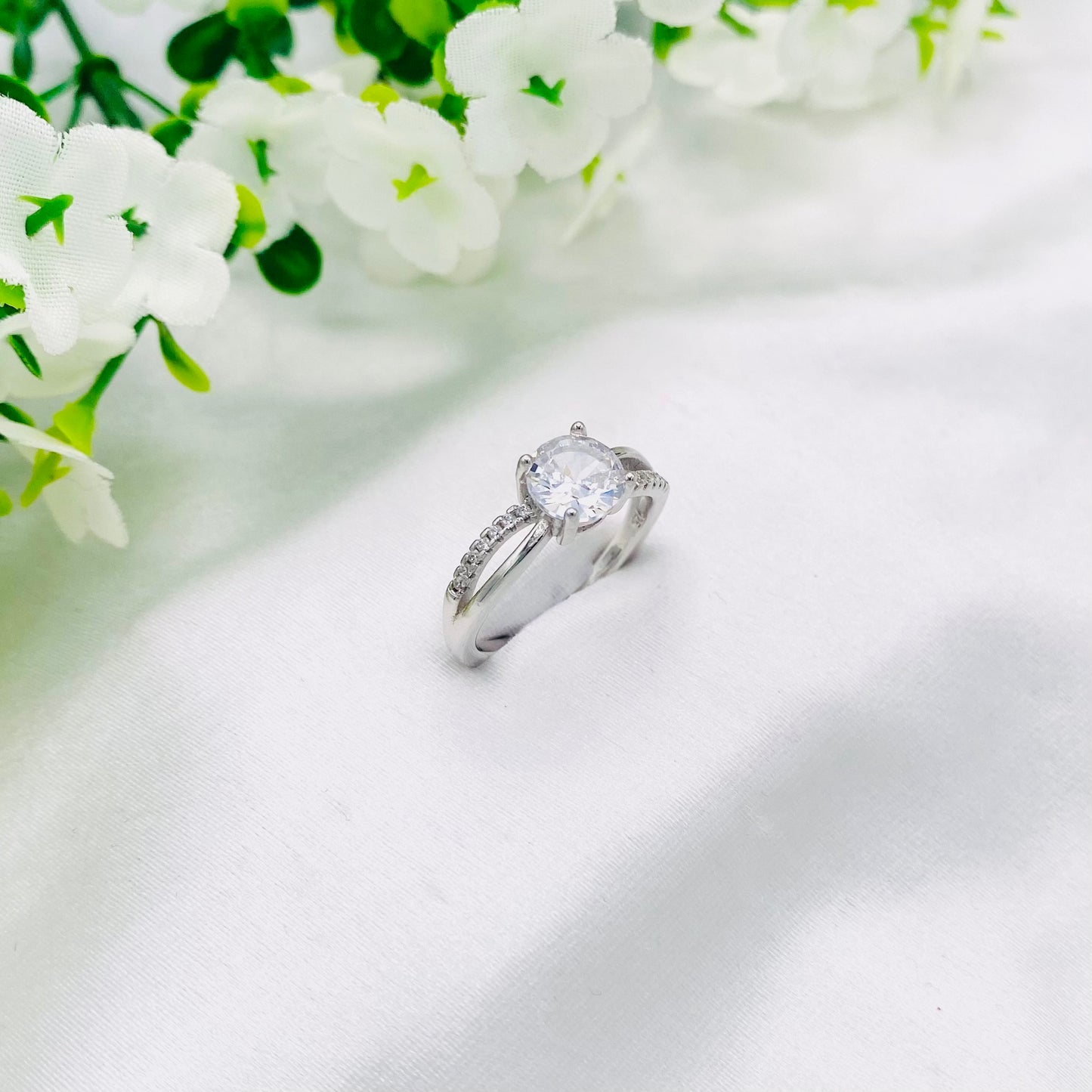 Women Round Solitaire Silver Ring WRI28