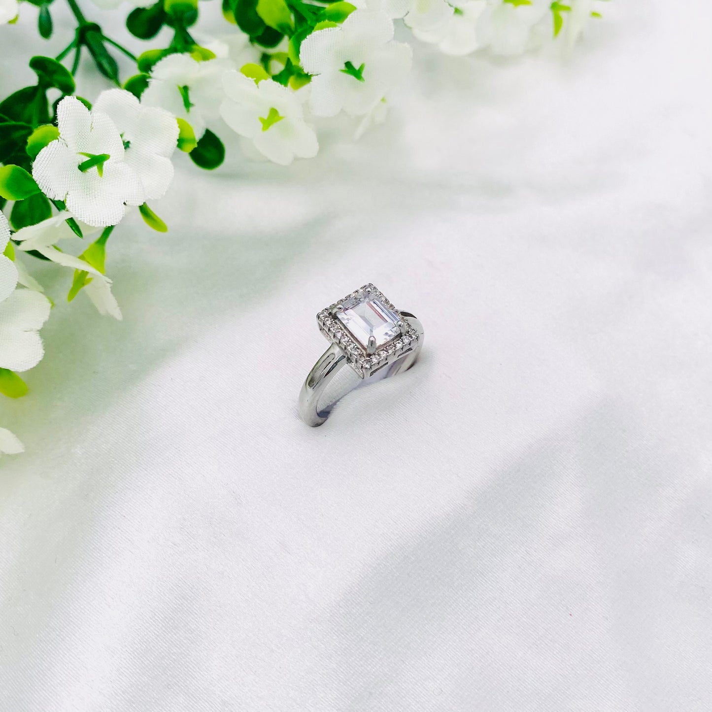 Women Emerald shaped Silver Ring WRI36