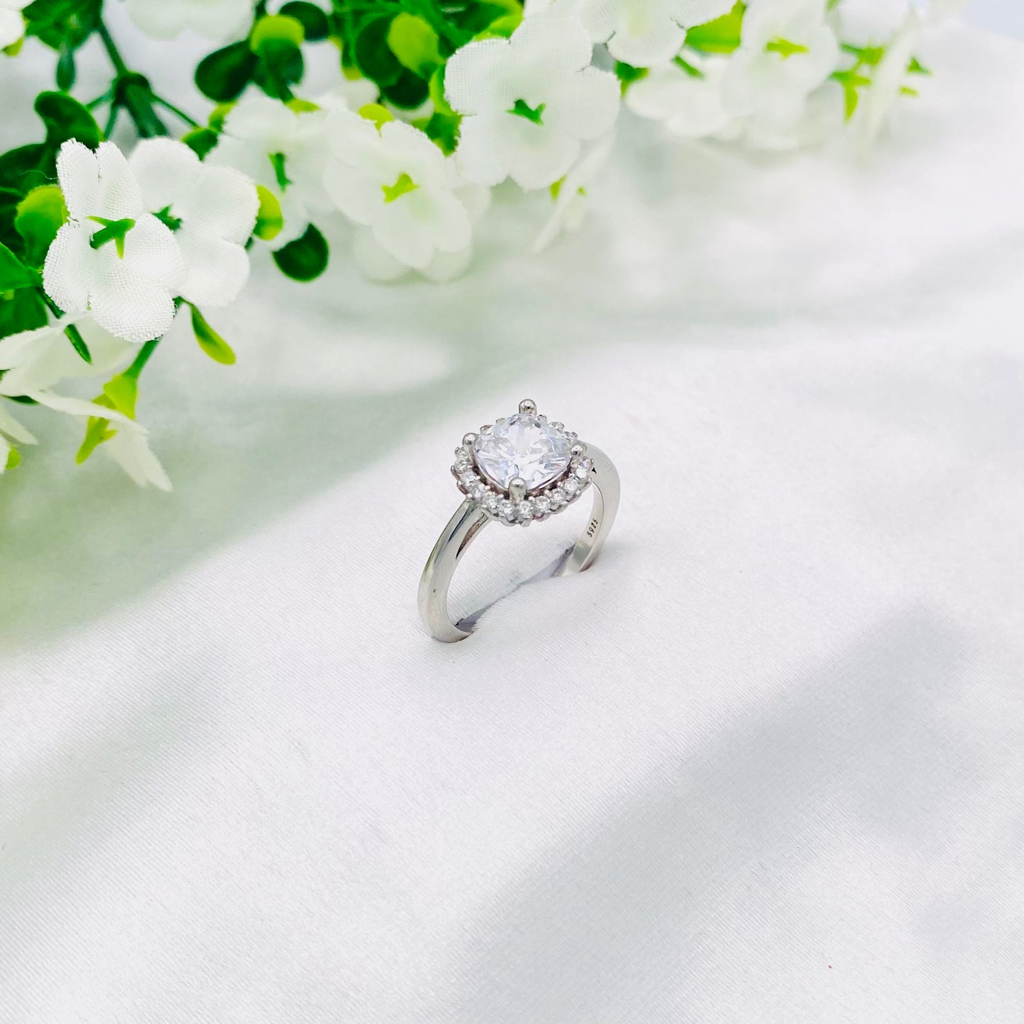 Women Solitaire Silver Ring WRI38