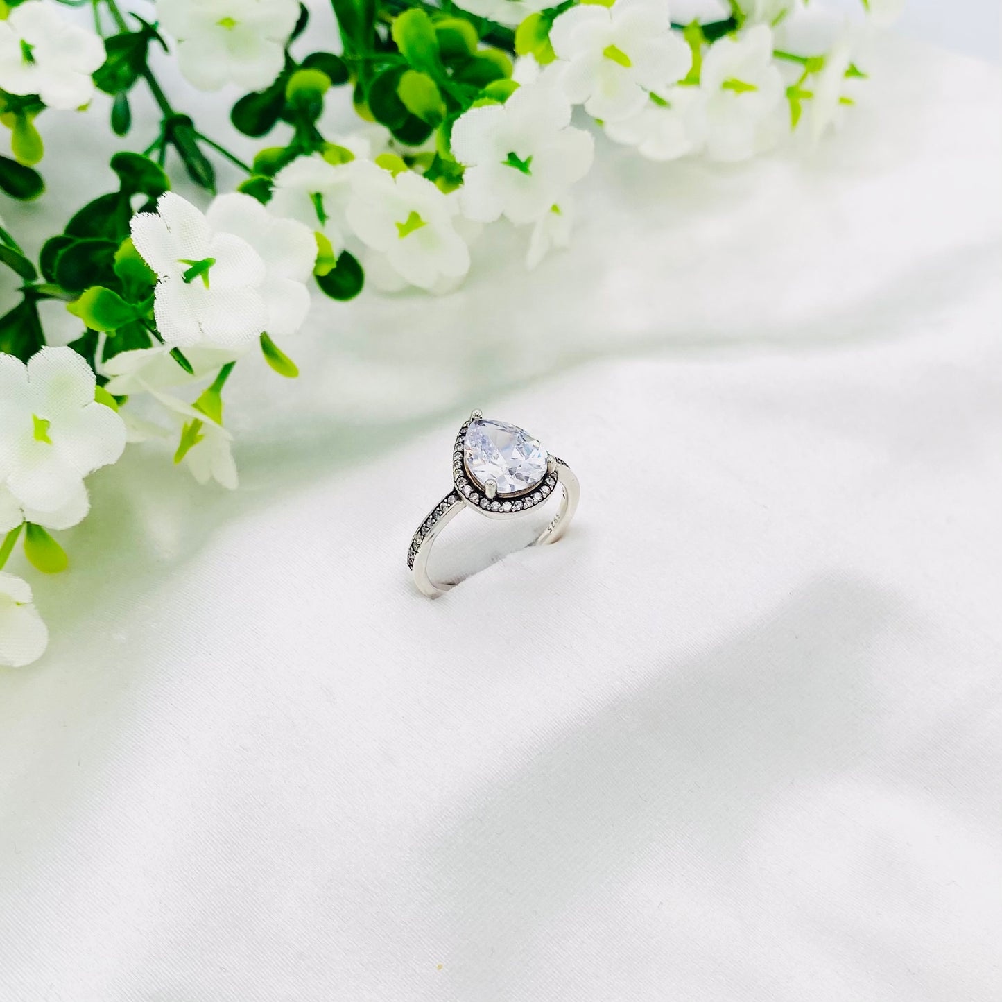 Women Pear shaped Solitaire silver Ring WRI59