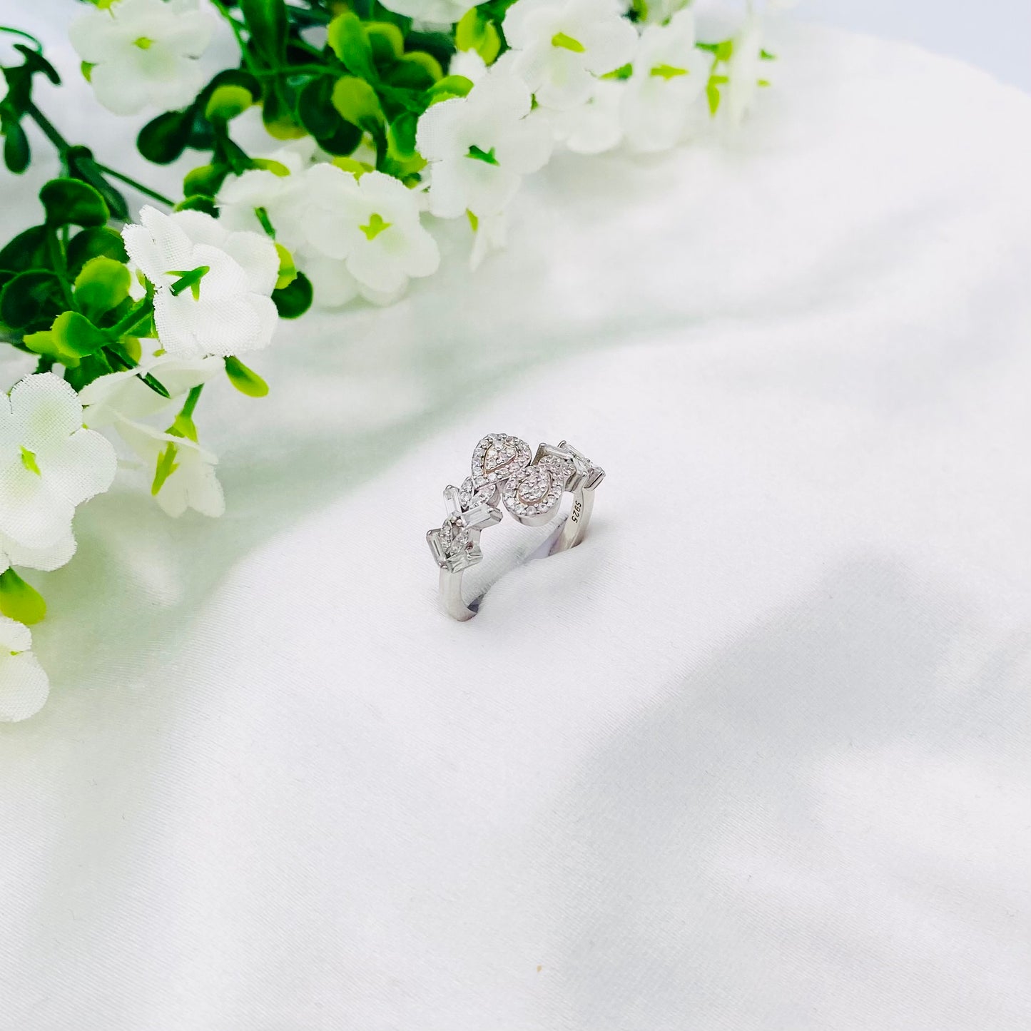 Women silver Ring WRI64
