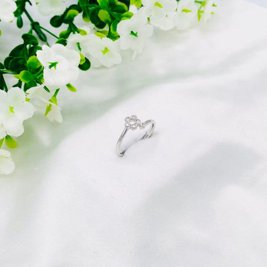 Women Sleek silver Ring WRI67