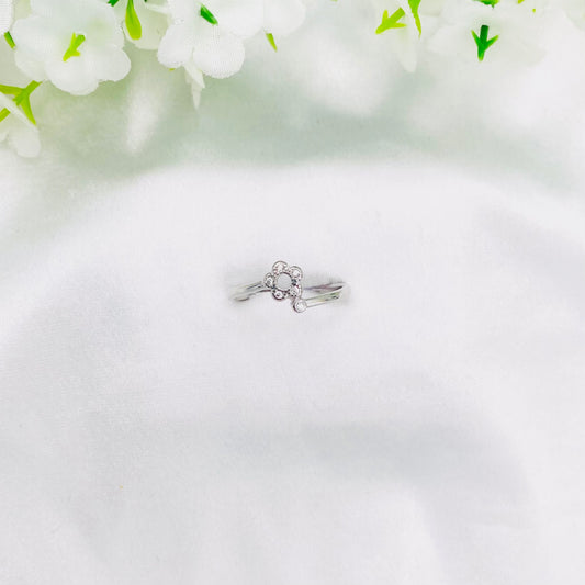 Women Sleek silver Ring WRI67