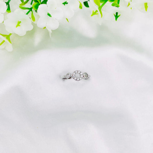 Women Sleek Silver Ring WRI84