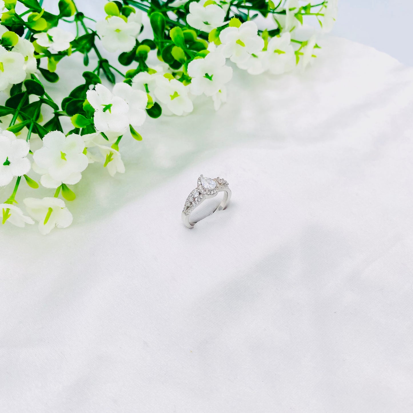 Women Pear shaped solitaire Silver Ring WRI91