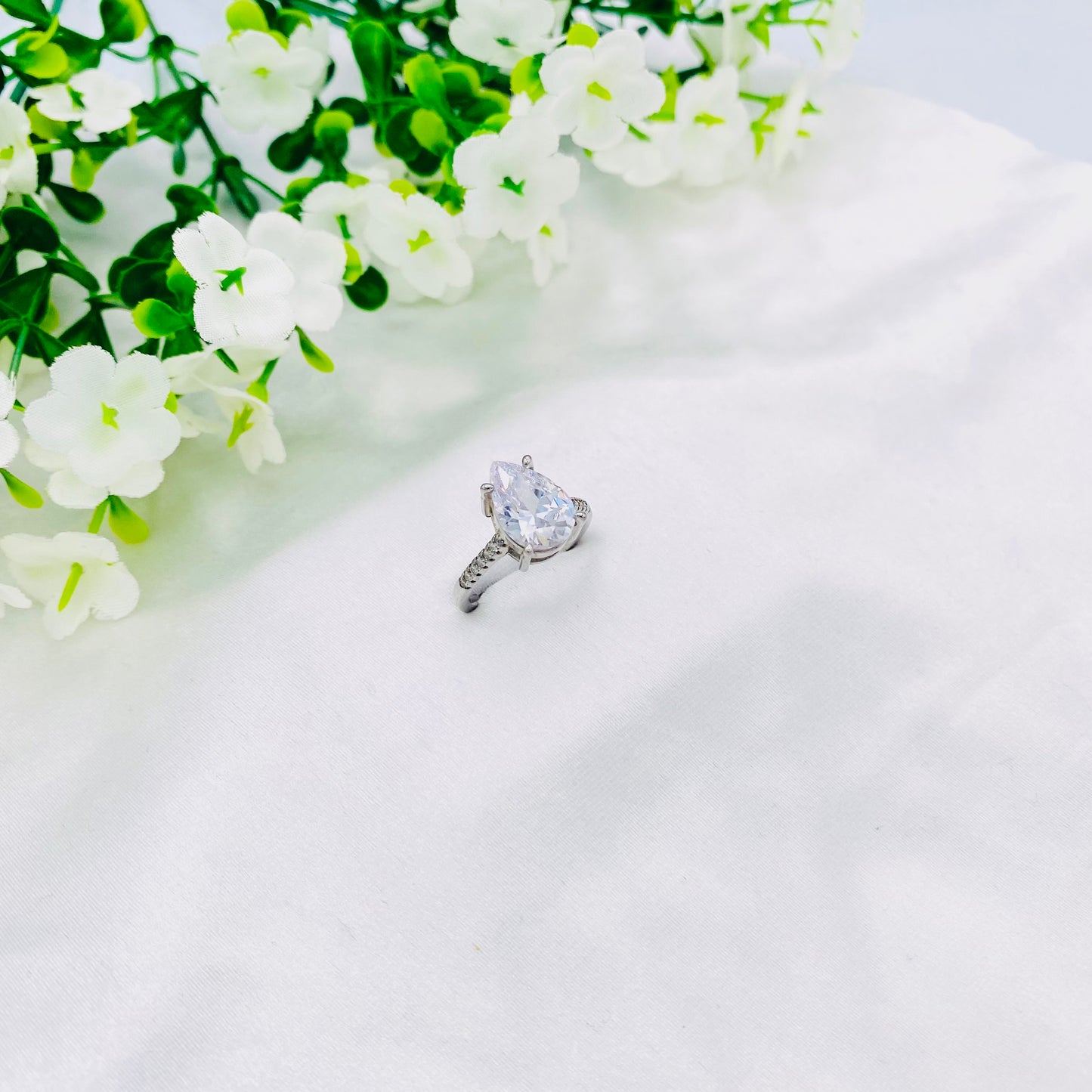 Women Pear shaped solitaire Silver Ring WRI92