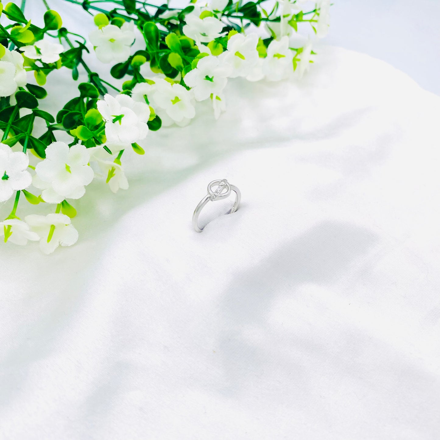 Women Sleek Silver Ring WRI102