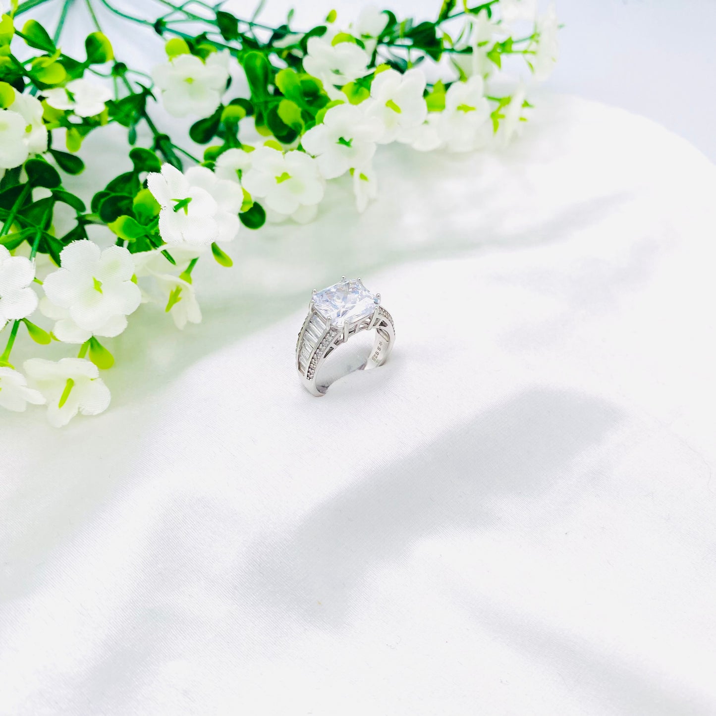 Women Chunky Solitaire Silver Ring WRI105