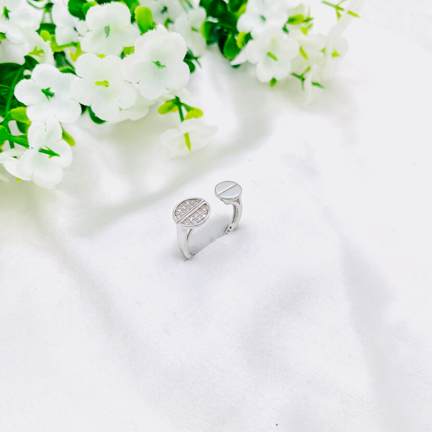 Women Adjustable Silver Ring WRI124