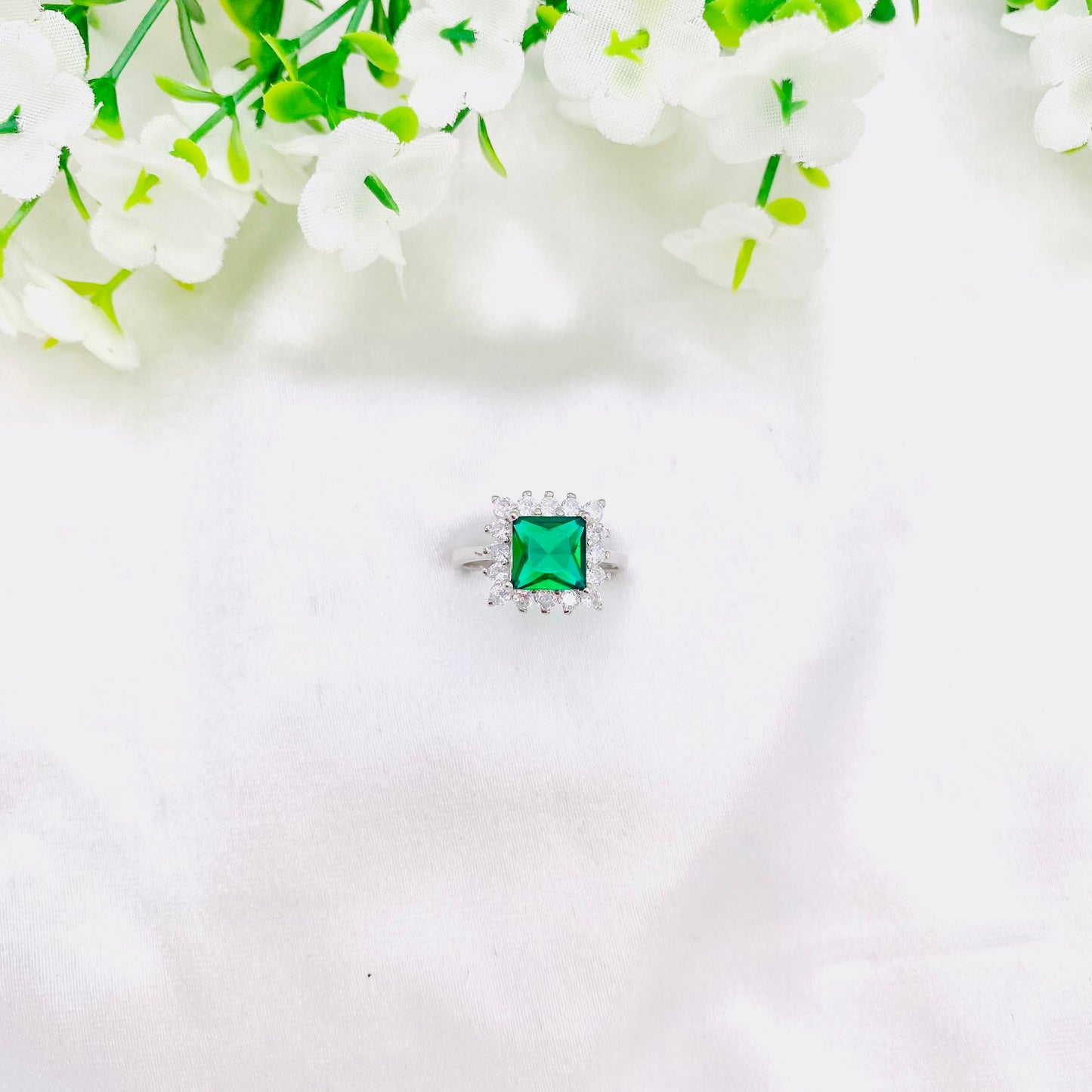 Women Princess-cut Emerald Silver Ring WRI142