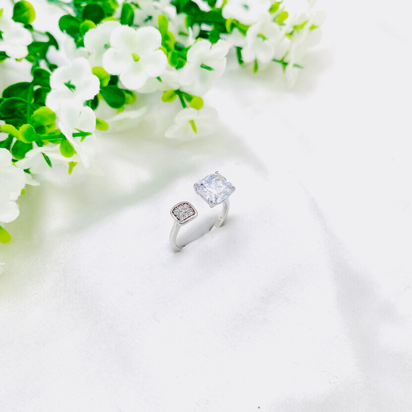 Women Adjustable Silver Ring WRI150