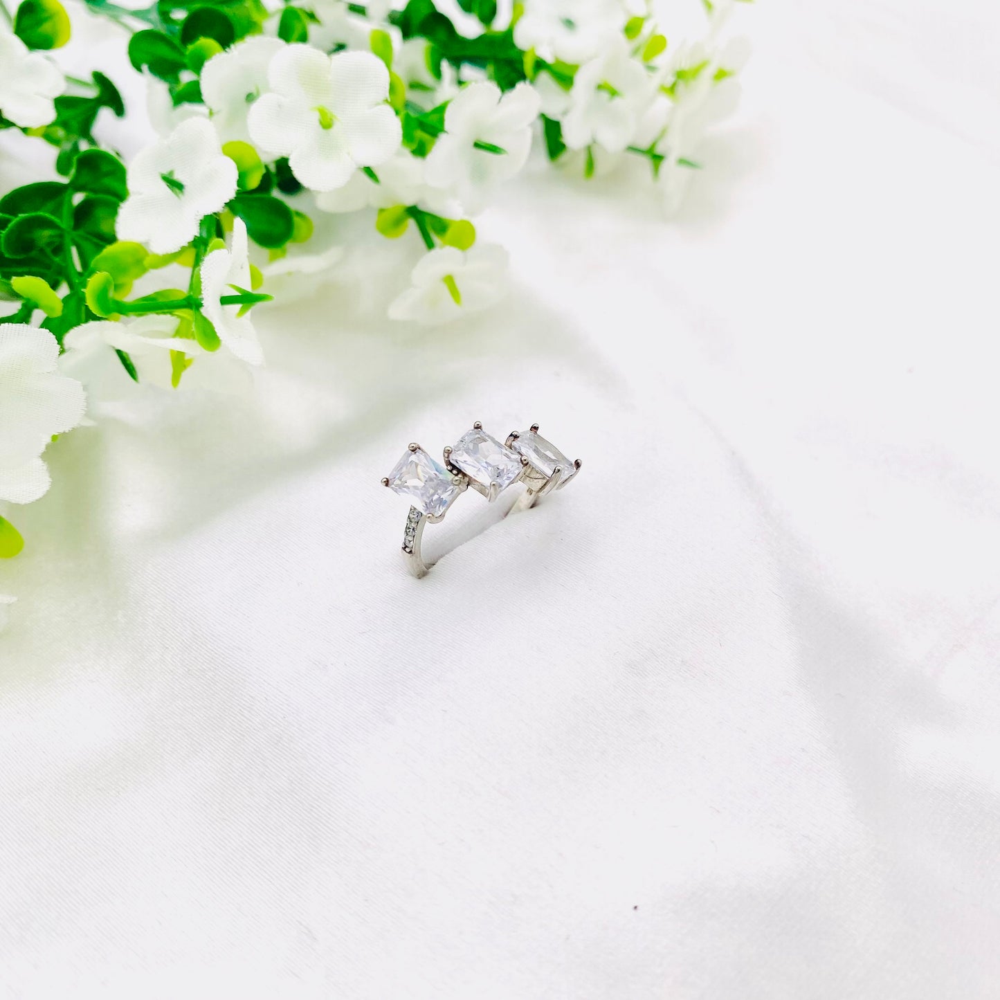 Women Silver Ring WRI154