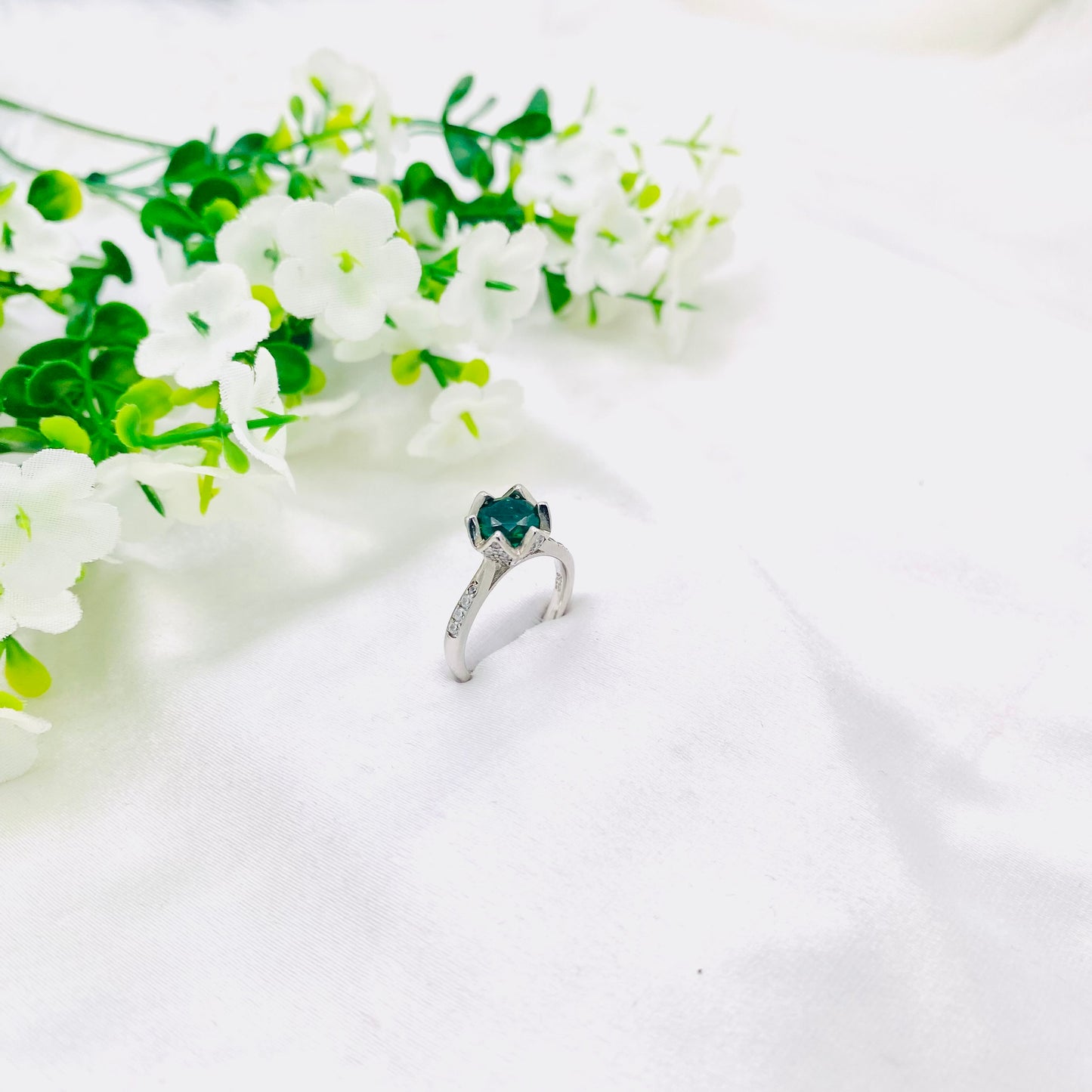 Women Round Emerald Silver Ring WRI155